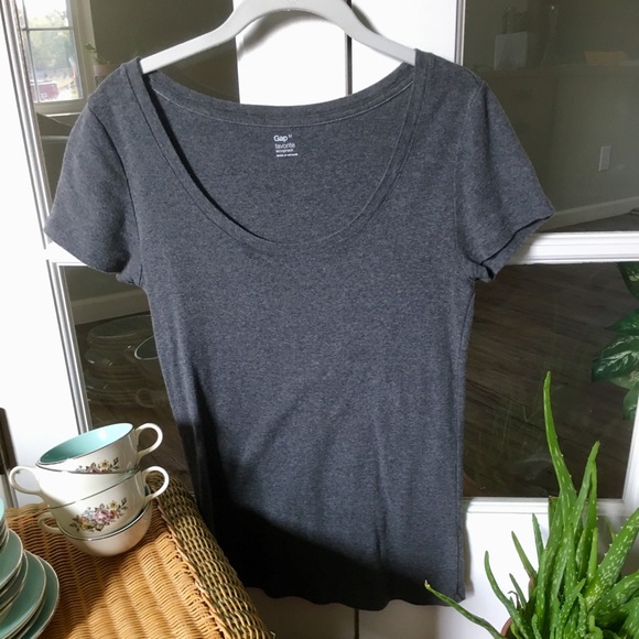 Gray Gap scoop neck t shirt - Picture 2 of 4